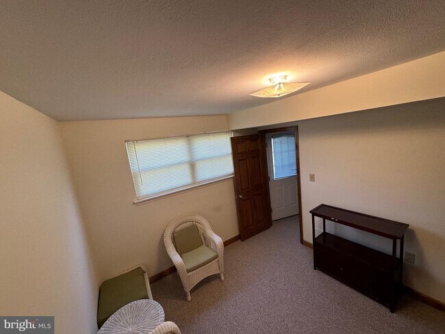 Building Photo - 172 Chapel Dr