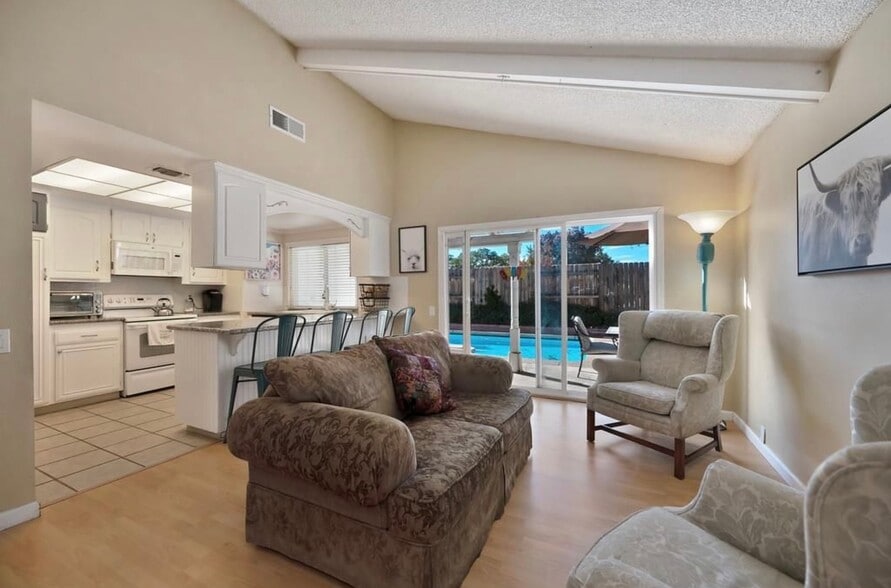 Building Photo - 9348 Blue Oak Dr