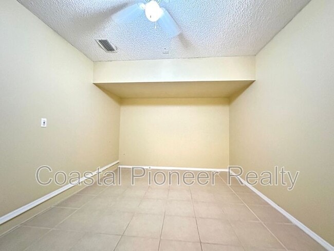 Building Photo - 10248 Cody Ln