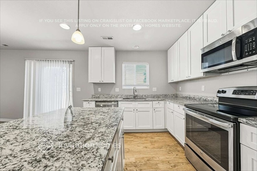 Building Photo - 3614 Saguaro Cir