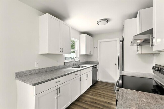 Building Photo - 102 Ventura Dr