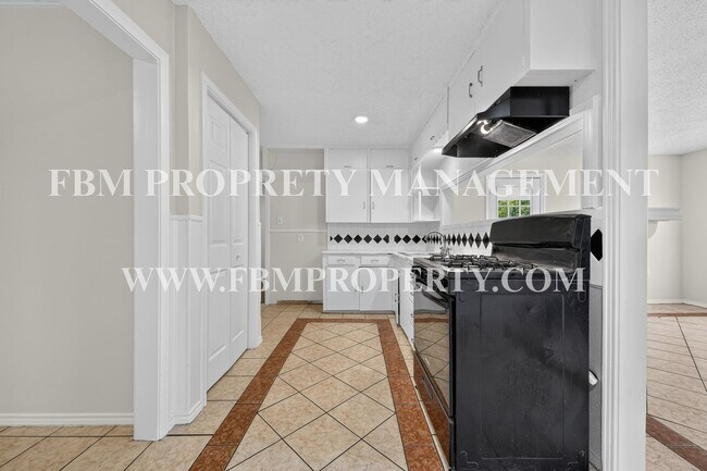 Building Photo - 2358 Norwood Dr