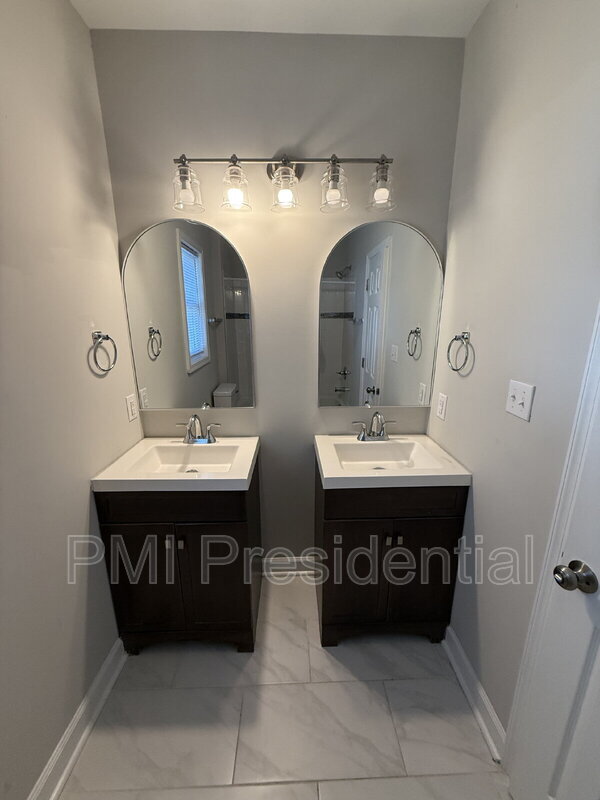 Building Photo - 2859 Lawson St