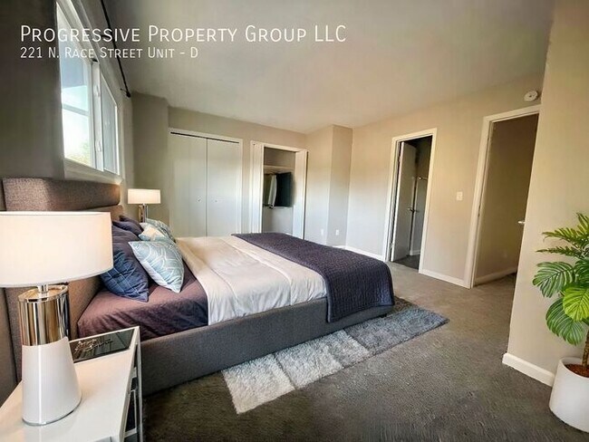 Building Photo - 3 Bed 2 Bath Townhouse, newly renovated!