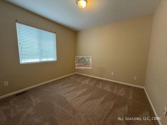 Building Photo - 2520 Sierra Springs Dr