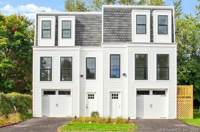 Building Photo - West Washington Townhomes