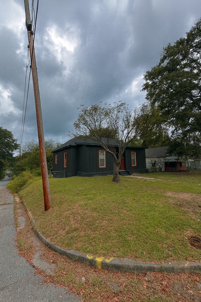Primary Photo - 808 Center St