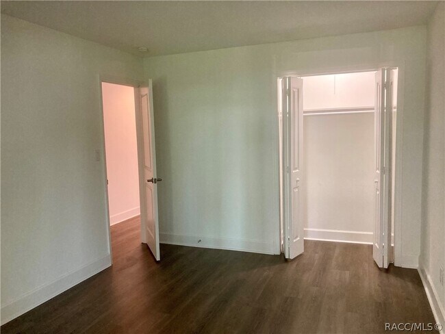 Building Photo - 11499 W Bayshore Dr