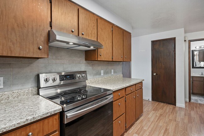 Building Photo - 3 bed, 2 bath