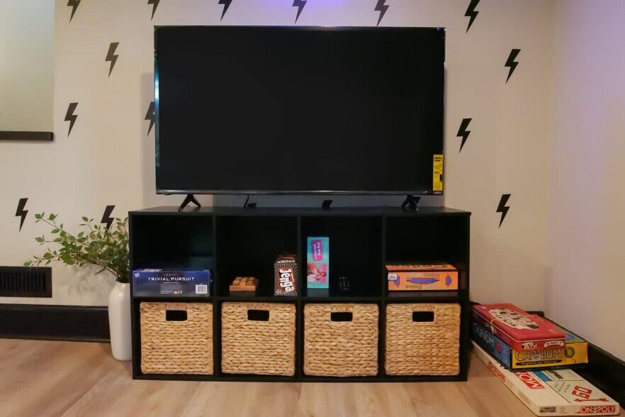 Building Photo - 303 E Washington St