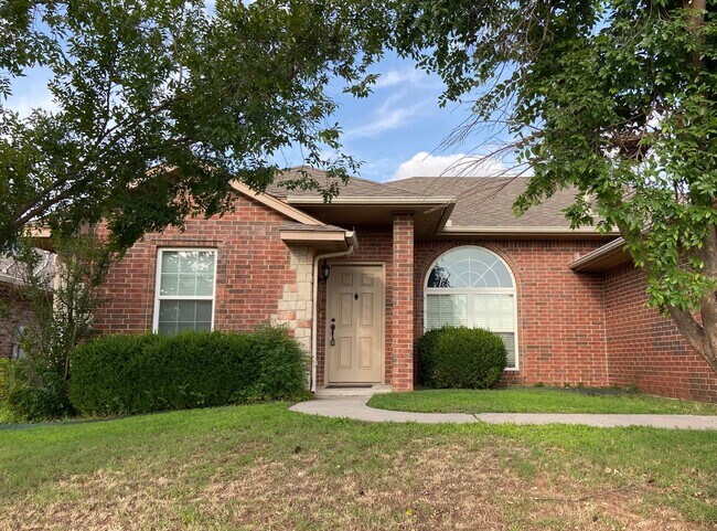 Building Photo - First Month Free!  Recently Remodeled!