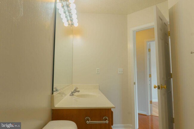 Building Photo - 9836 Plaza View Way
