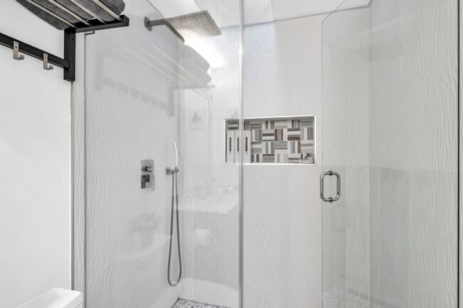 Building Photo - 1006 SE 6th St