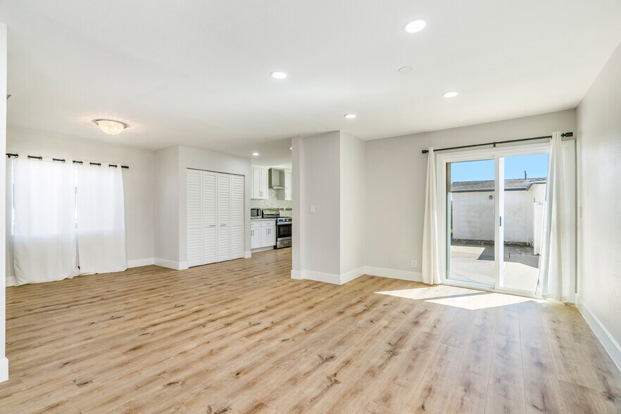 Building Photo - 6714 Amigo Ave