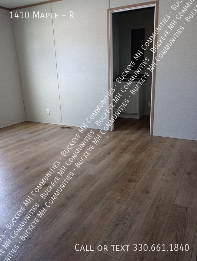 Building Photo - 1410 Maple-R