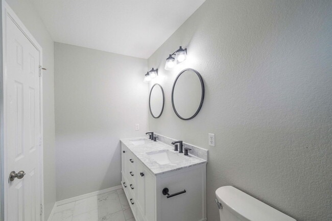 Building Photo - 3002 Crownover St