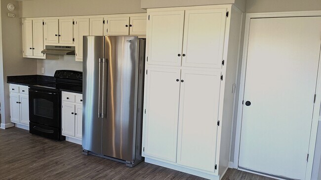 Building Photo - 1433 Garden Farm Dr