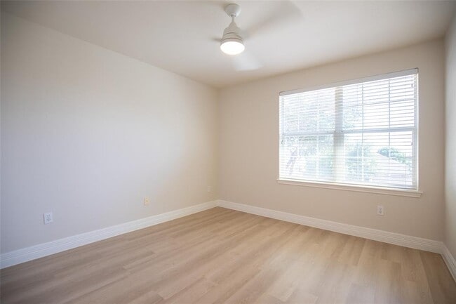 Building Photo - 9512 Bromsgrove Dr