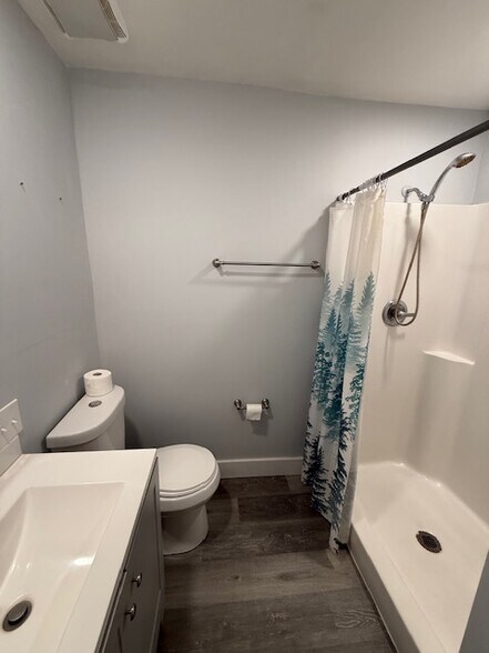 Building Photo - 3343 Waterside Dr