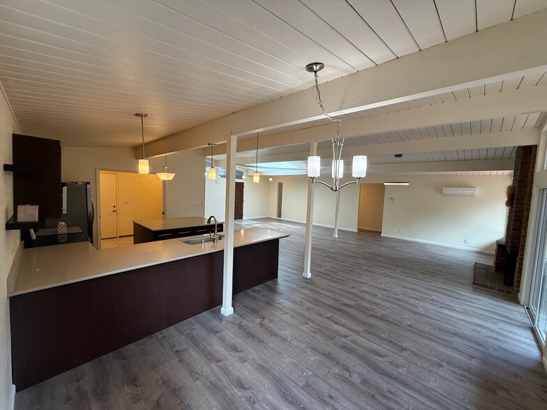 Building Photo - 834 Miller Ave