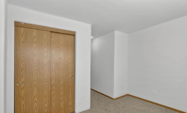 Building Photo - Great 2 story Townhome with Garage!