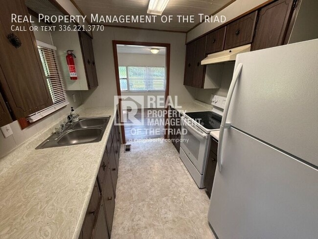 Building Photo - 102 Horseshoe Bend