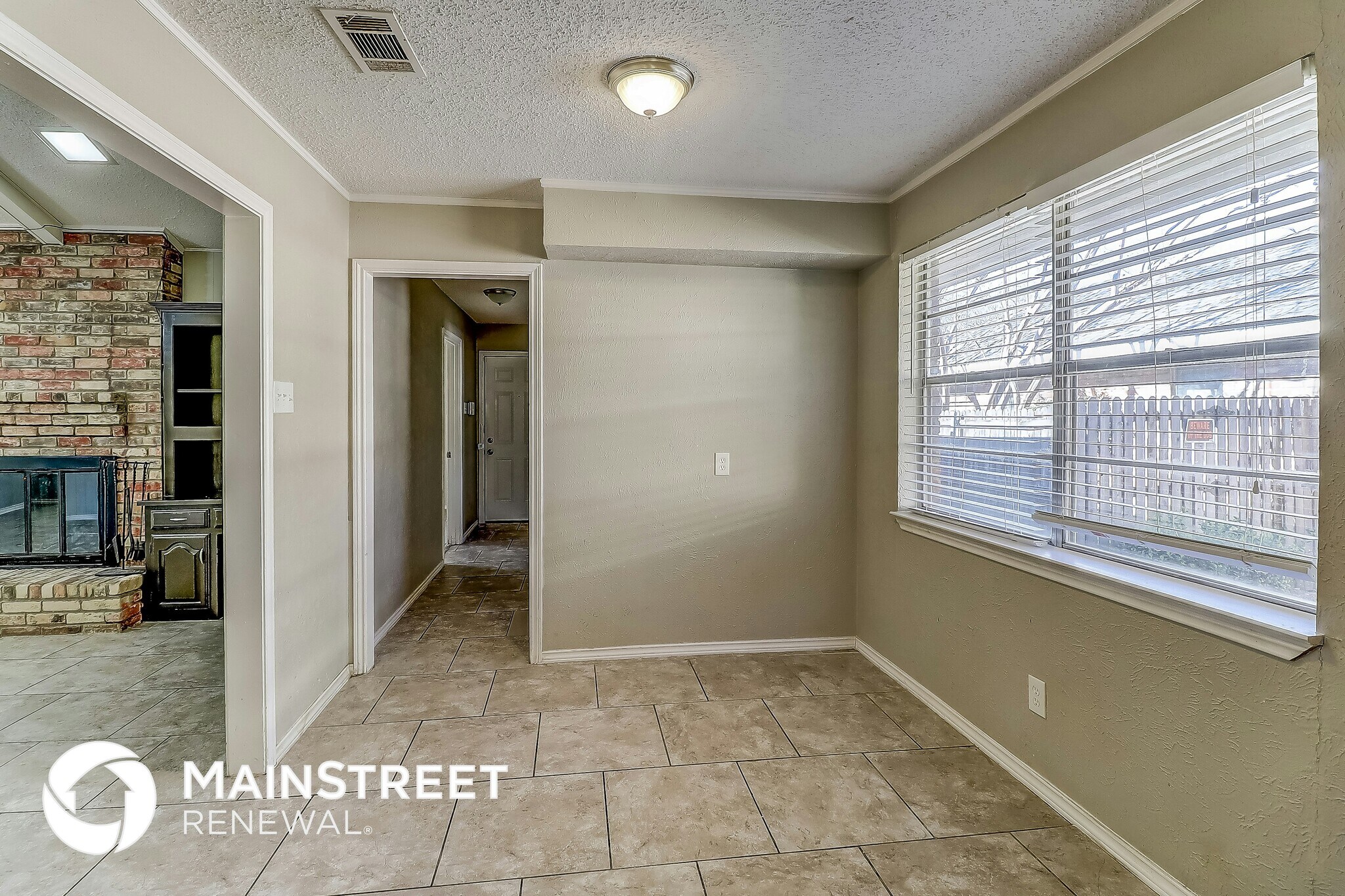 Building Photo - 1004 Birchwood Ln