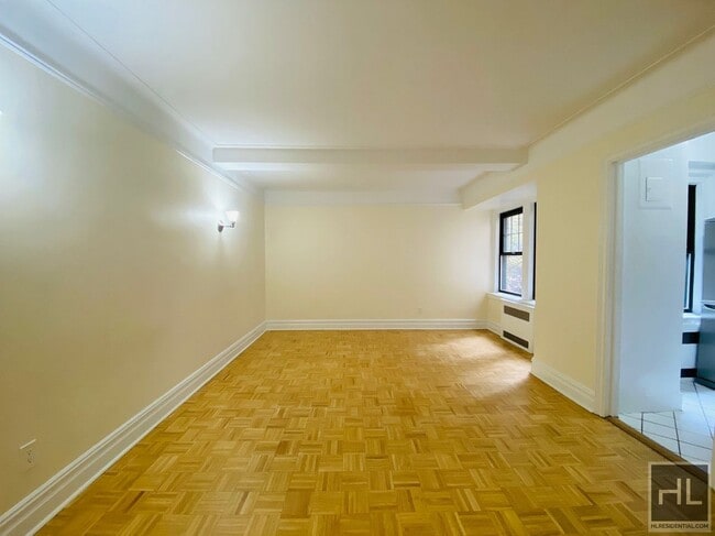 Building Photo - 95 Christopher St