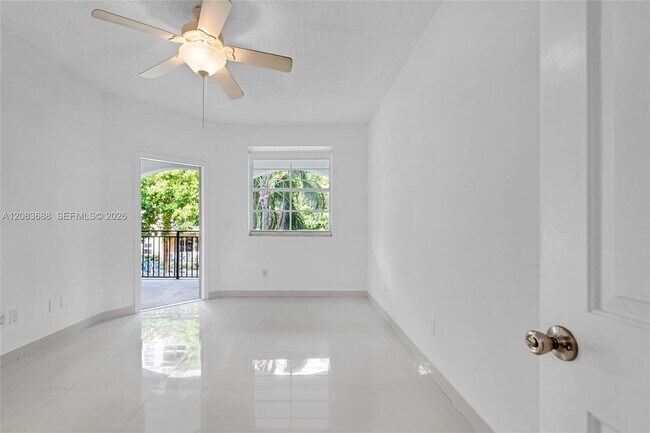 Building Photo - 3125 NE 184th St