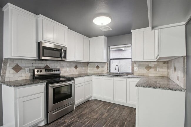 Building Photo - 2817 Green Canyon Dr