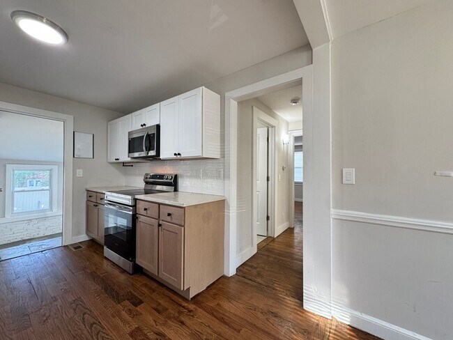 Building Photo - Cape Cod Single Family | Just a Block from the Beach!