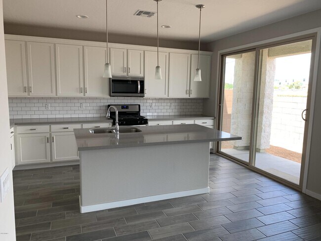 Building Photo - 715 N Sparrow Dr
