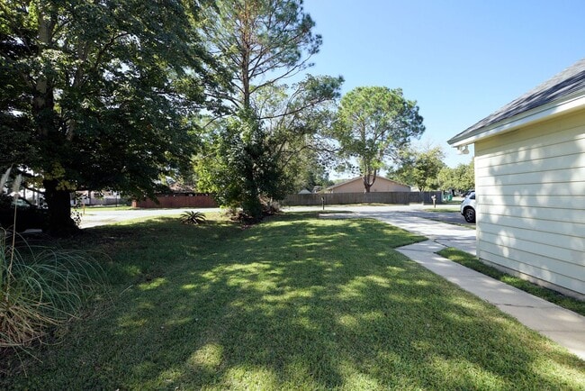 Building Photo - Great Location in Fort Walton Beach
