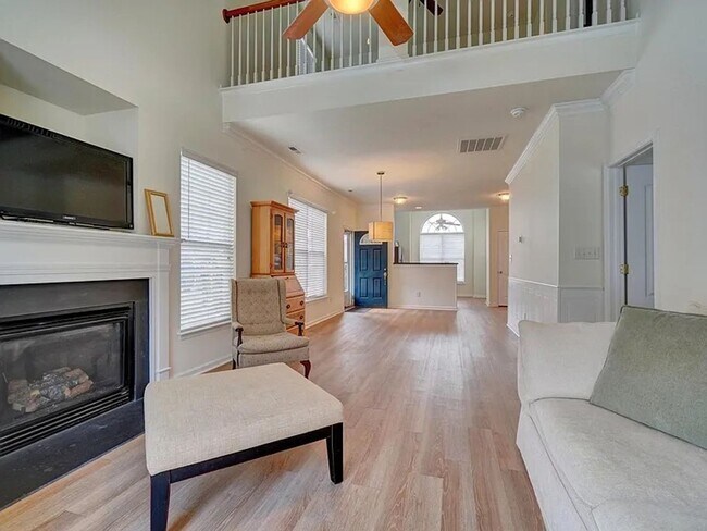 Building Photo - 3 Bedroom Townhouse in North Suffolk
