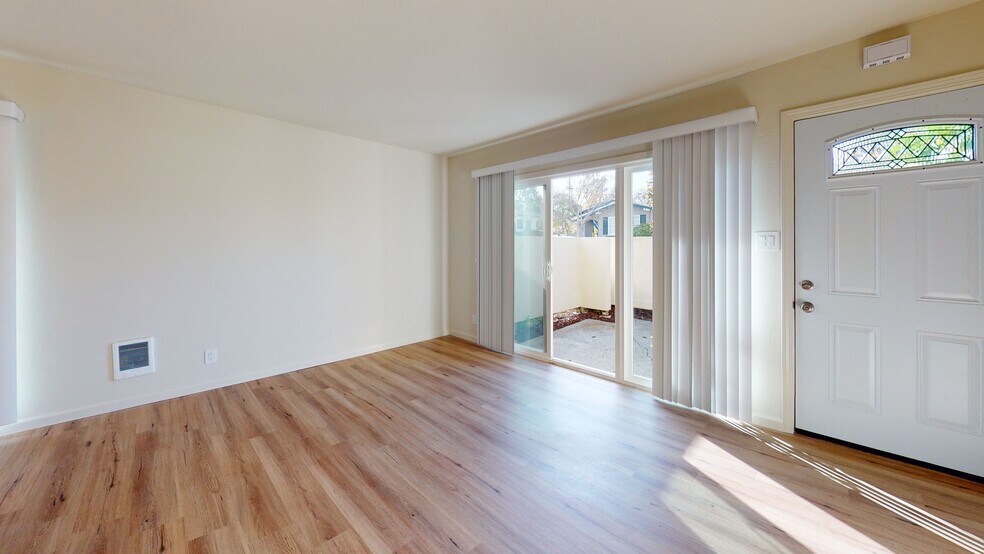 Building Photo - 950 Chula Vista Ave