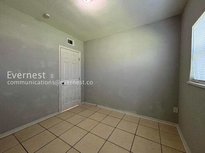 Building Photo - 116 Hope Cir