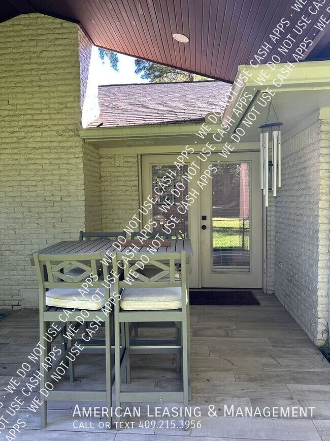 Building Photo - 1503 Robinhood Ln