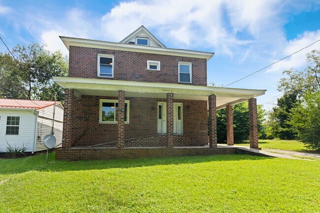 Building Photo - 516 N Center St