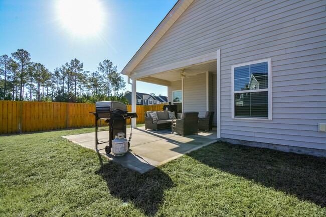 Building Photo - Stunning 4 Bedroom Home in Oyster Landing