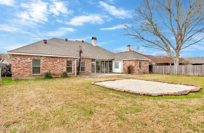 Building Photo - 111 Hamlet Ln