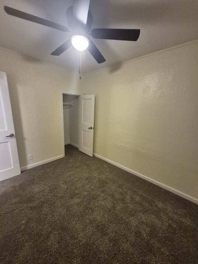 Building Photo - COZY CUTE & FRESHLY RENEWED 3 B.R. HOUSE!!