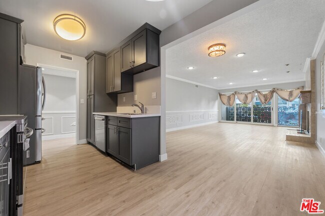 Building Photo - 3212 W 84th Pl