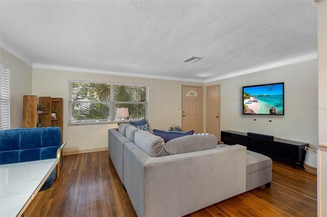 Building Photo - 2201 Park St N