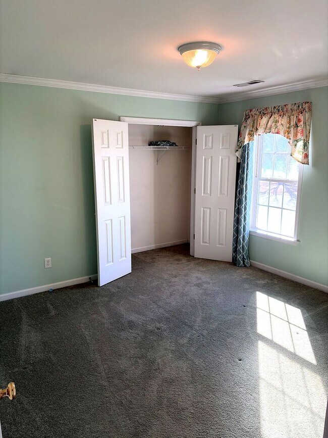 Building Photo - 1806 Hanford Hills Rd