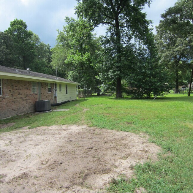 Building Photo - 18675 Ferne Dr