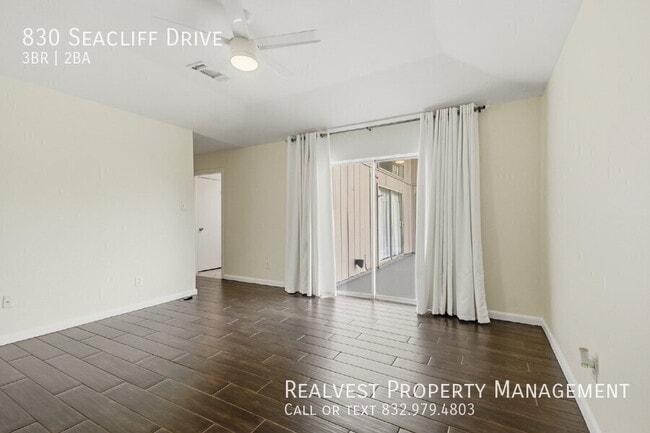Building Photo - 830 Seacliff Dr
