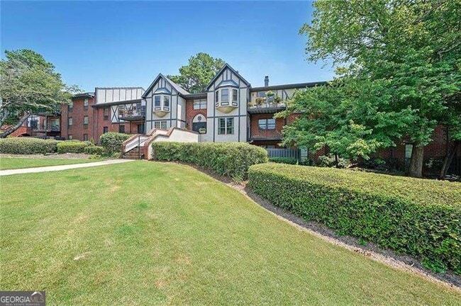 Building Photo - 6851 Roswell Rd