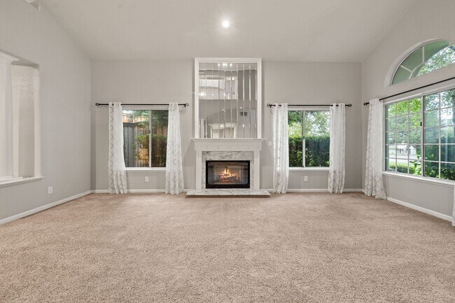 Building Photo - Luxury 4-Bedroom Home with Designer Upgrad...