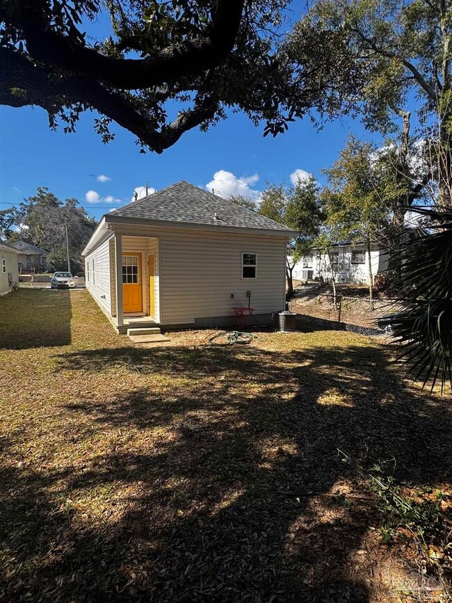 Building Photo - 102 S G St