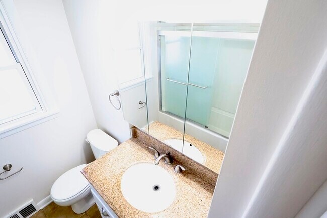 Building Photo - 2076 Congo St